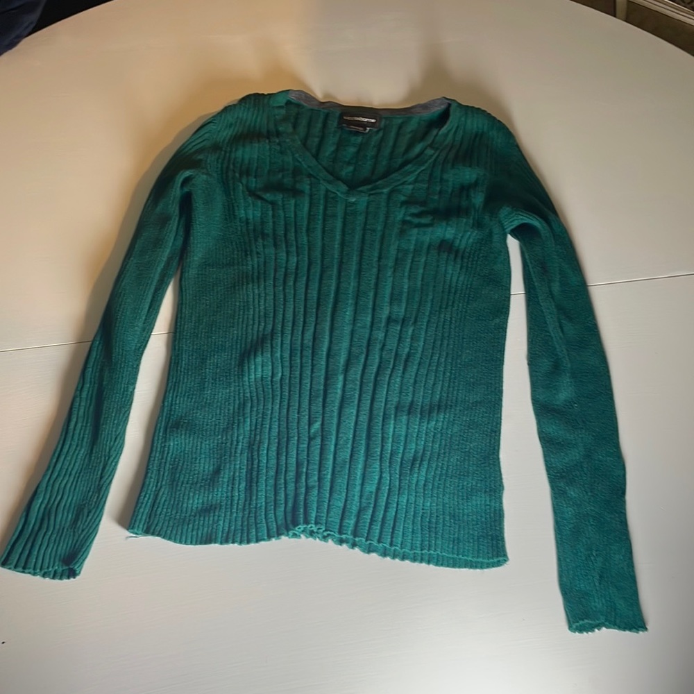 Green v-neck sweater💚⭐️